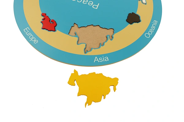 Montessori
Montessori materials
Montessori kids
