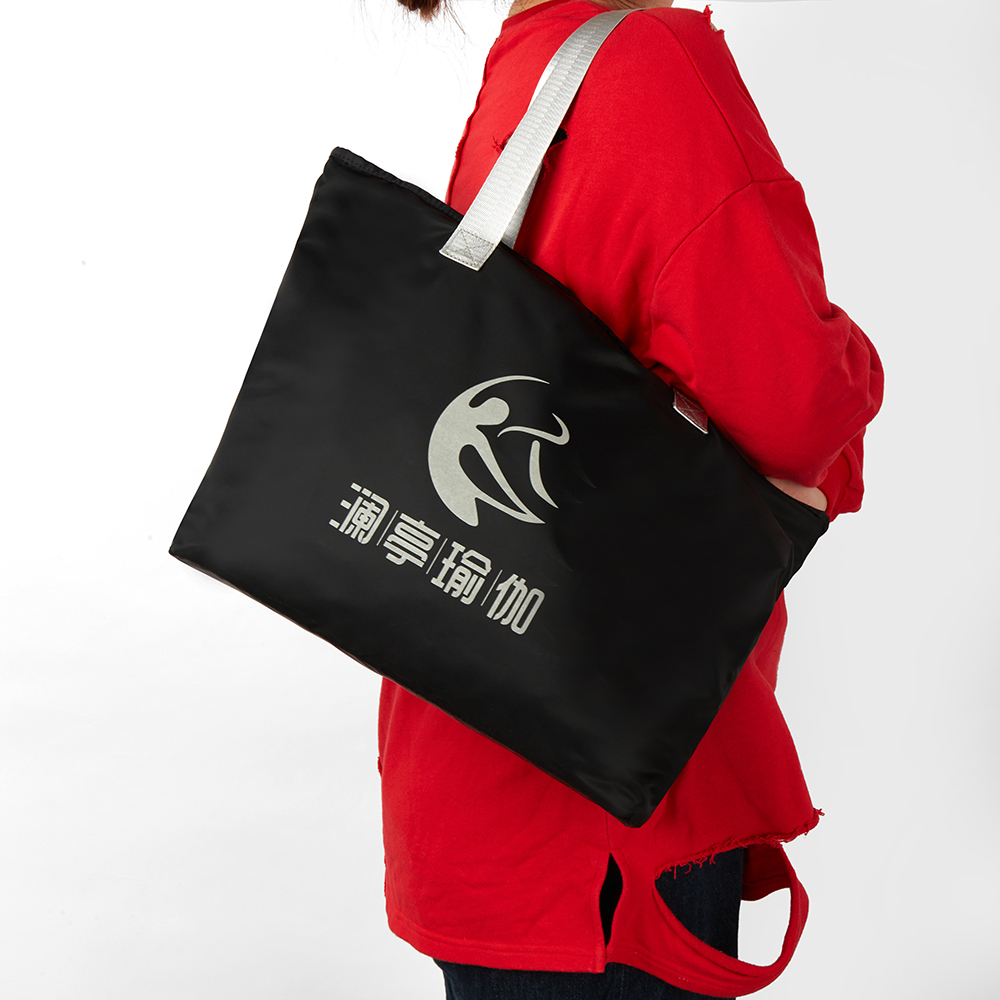 this is a tote bag for women's tote and carry,black bag for travel and every day carry bags.