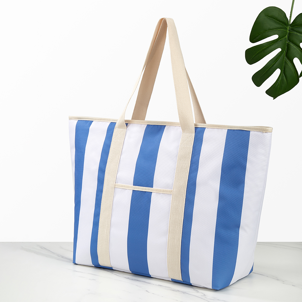 large insulated lunch tote,backpack with insulated pocket,a backpack tote cooler that can be carried on one shoulder.