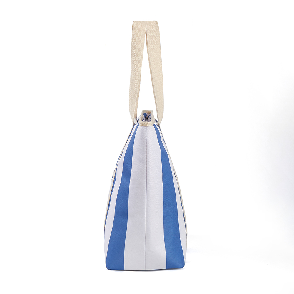 large insulated lunch tote,backpack with insulated pocket,a backpack tote cooler that can be carried on one shoulder.