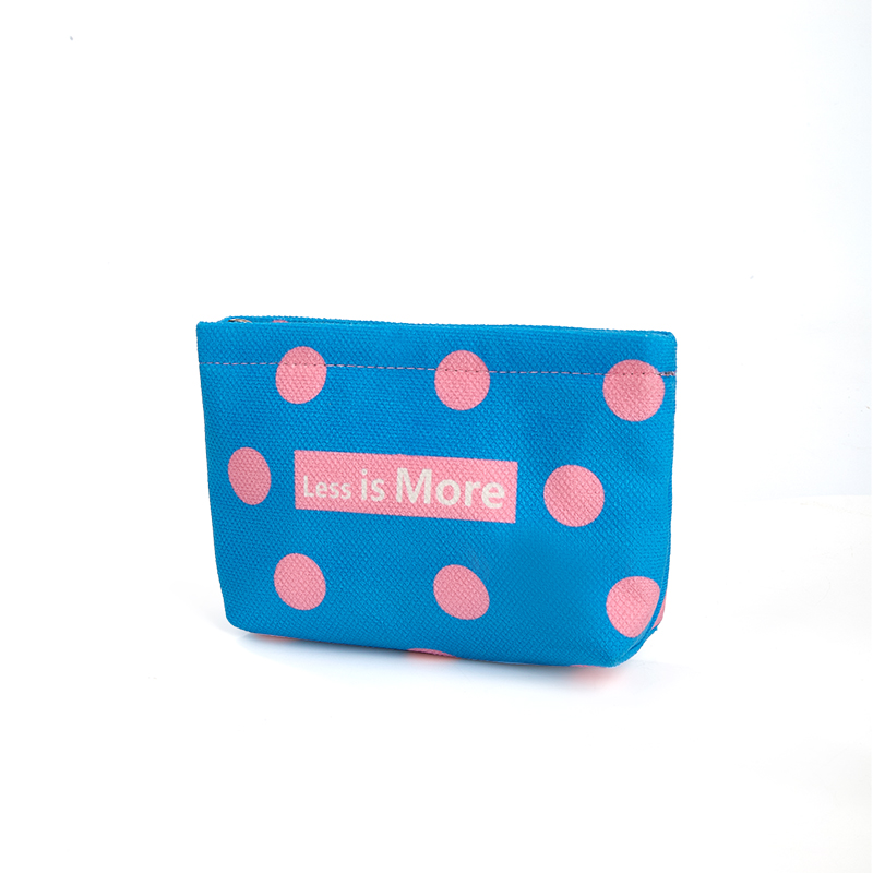 The medium size bag cosmetic.
