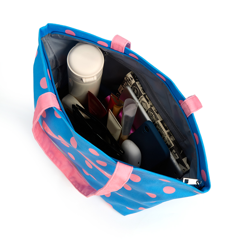 Large capacity personalized tote bag, can store daily items.