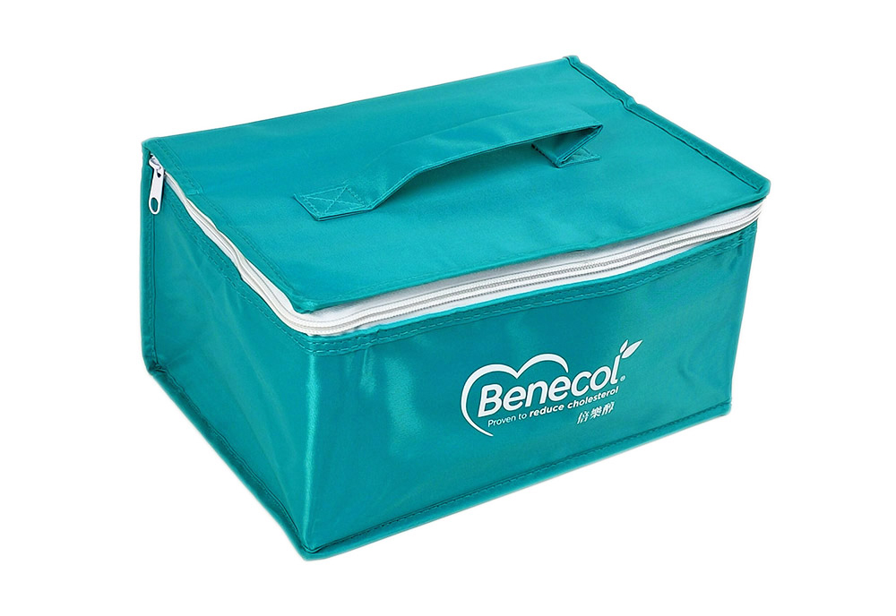 square insulated lunch handbag and cooler beach bags,can custom coolers with logo and cooler waterproof fabric to expand your brand.