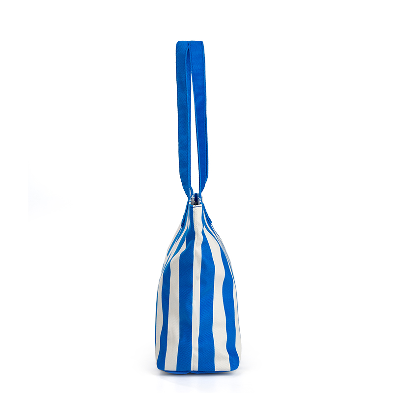 The side of the tote bag​,ans it is lightweight.