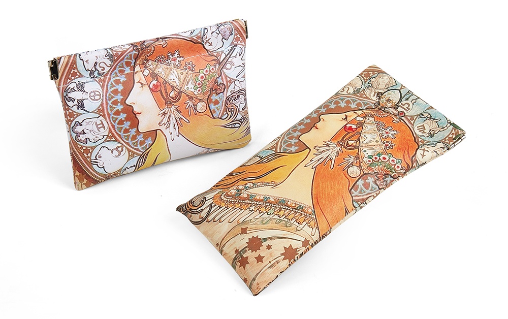 self-closing sunglasses case​