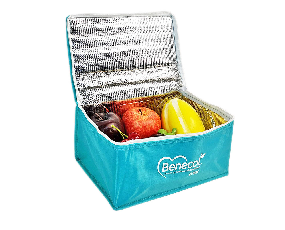 square insulated lunch handbag and cooler beach bags,can custom coolers with logo and cooler waterproof fabric to expand your brand.