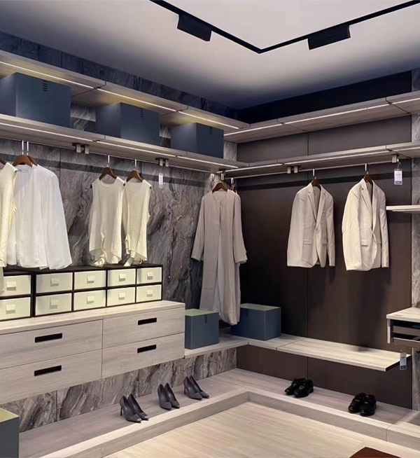 Metal cloakroom hanger system