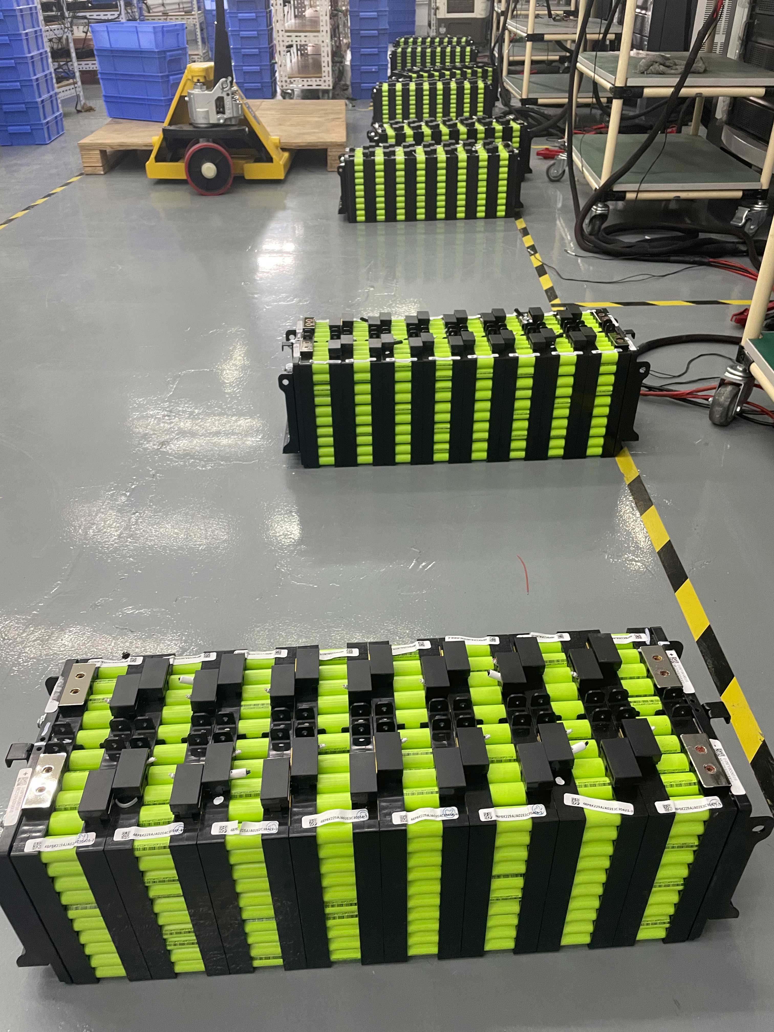 What is a customized lithium battery?