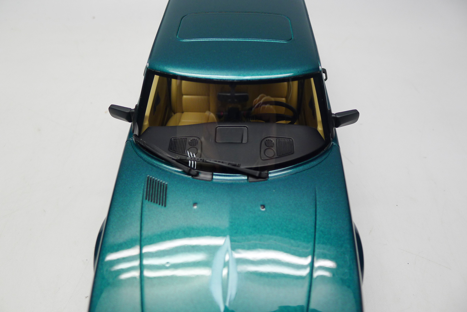 WERBUNG: Buy this new Saab 900 Turbo T16 Airflow model car from the year 1988 in grey metallic by DNA Collectibles!!! Check out this model car in scale 1:18, #limited