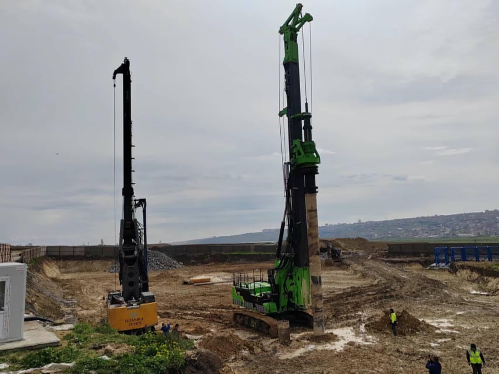 rotary drilling rig