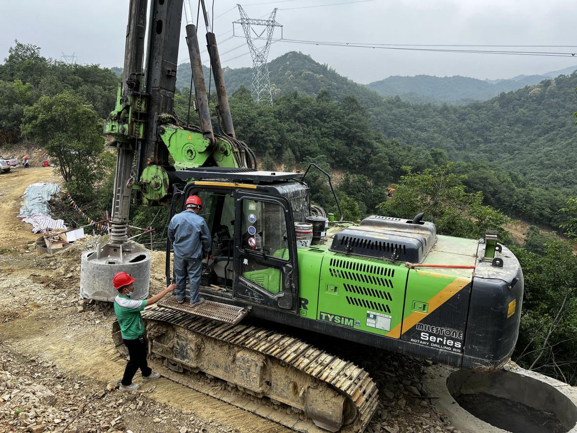 rotary drilling rig