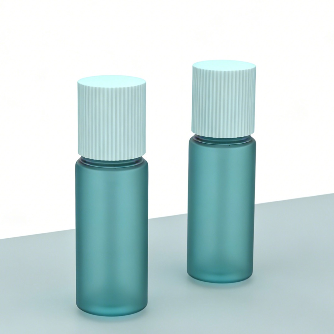 Frosted straight cylinder cosmetic spray bottle, matching vertical ribbed protective screw cap, interchangeable mist pump travel skincare container