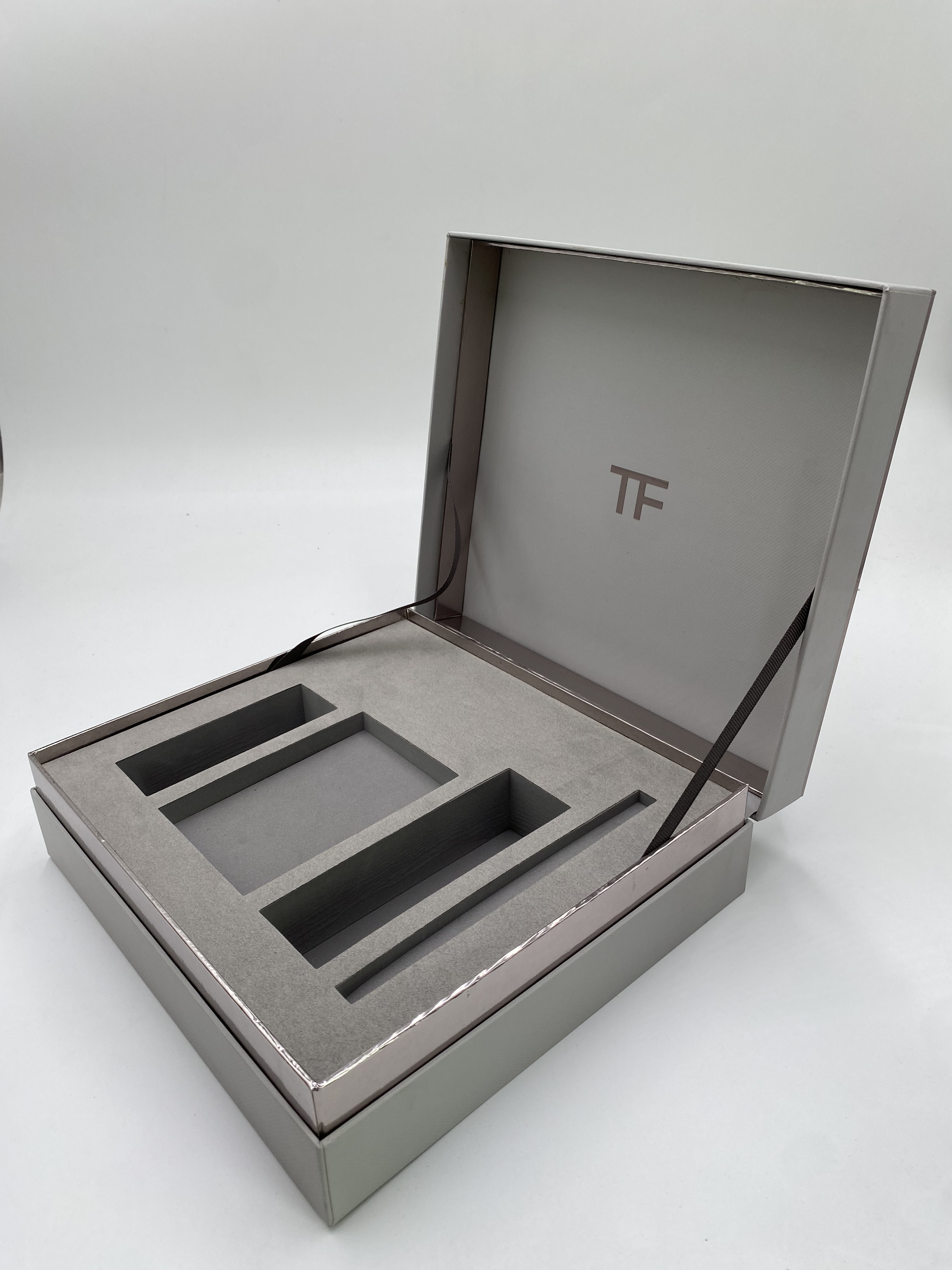 Custom foam inserts and paper boxes for product protection