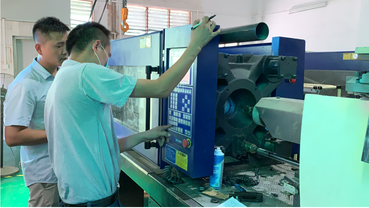 operate Injection molding machine