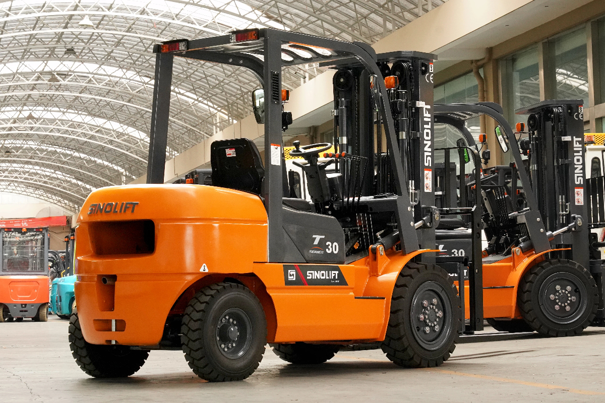 4 Proven Ways to Reduce Forklift Downtime in Your Warehouse