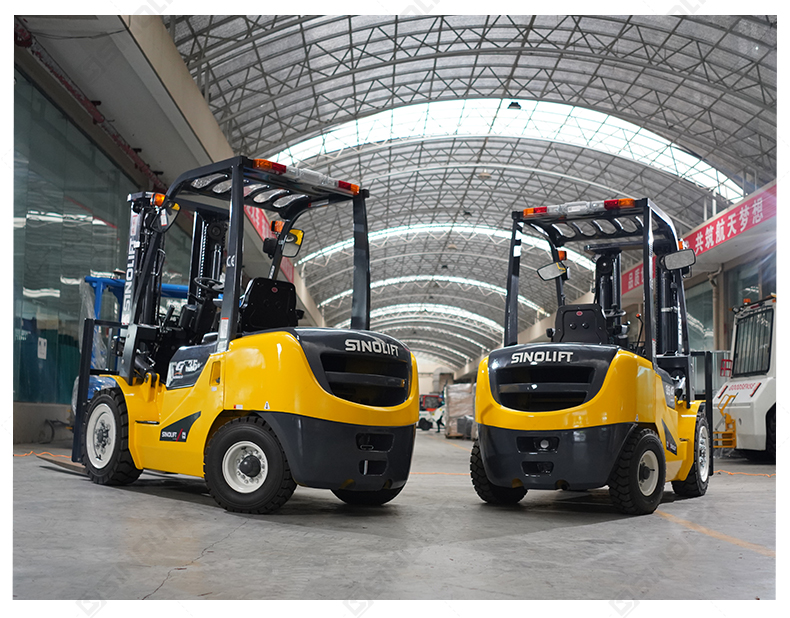 Versatile application scenarios showing G2 forklift across warehouse, manufacturing, and construction industries