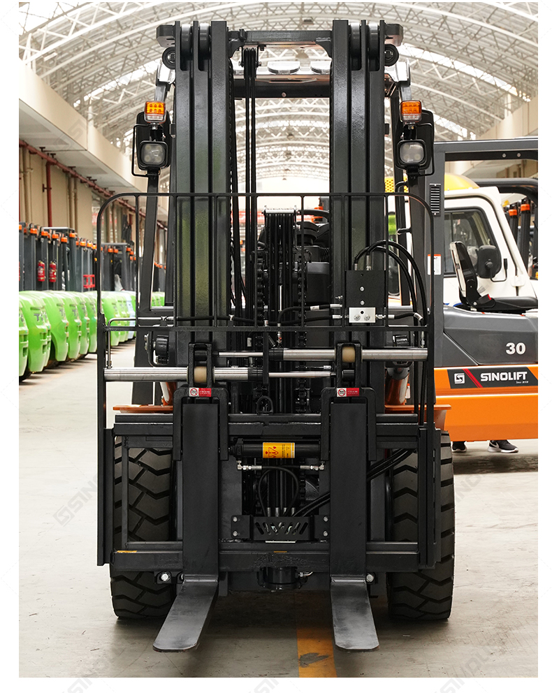 Experience smooth, stress-free operation with the T Series internal combustion forklift, thanks to its vibration suppression, low step height, and intuitive controls.