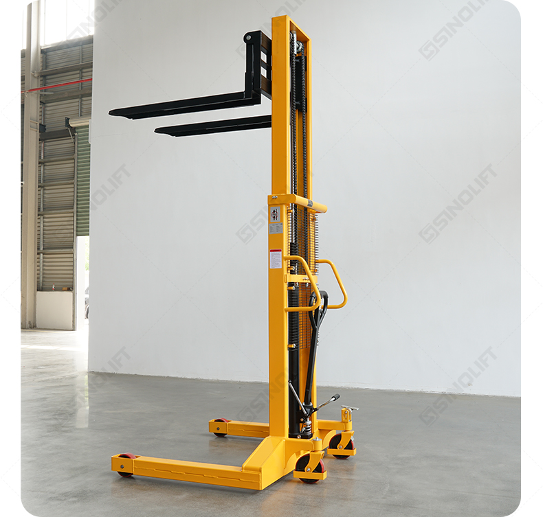 Customizable hydraulic pallet stacker for heavy-duty applications