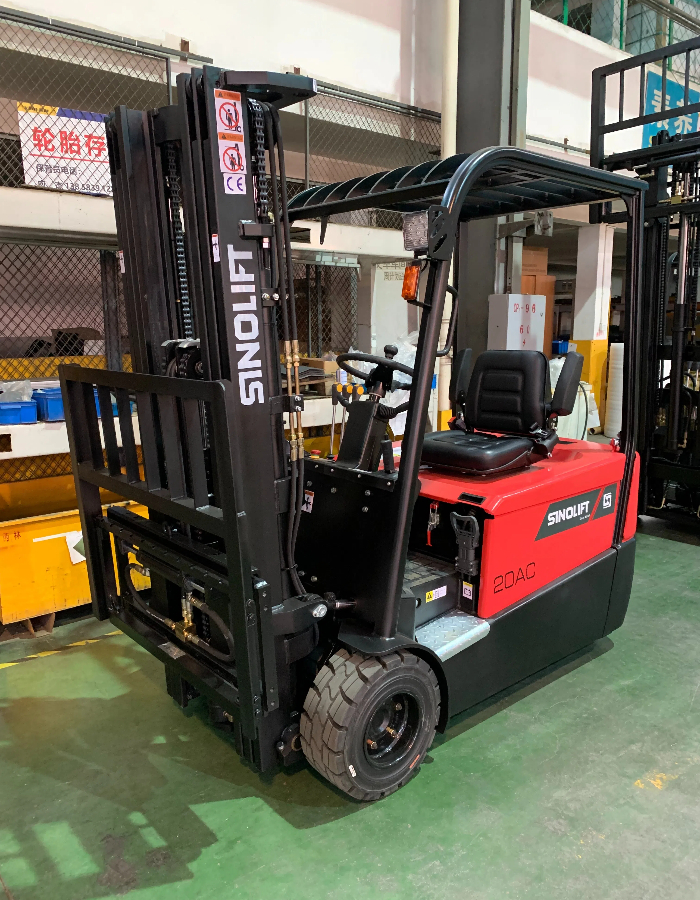 ISO-certified Sinolift CPD20SA three-wheel forklift truck for safe and ergonomic material handling