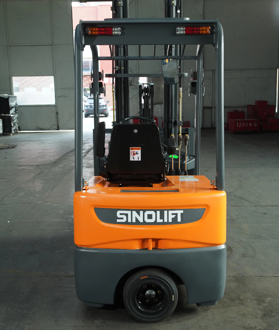 Reduce operational costs with our electric three-wheel forklift—engineered for smooth acceleration, reduced maintenance, and superior space optimization in distribution centers.