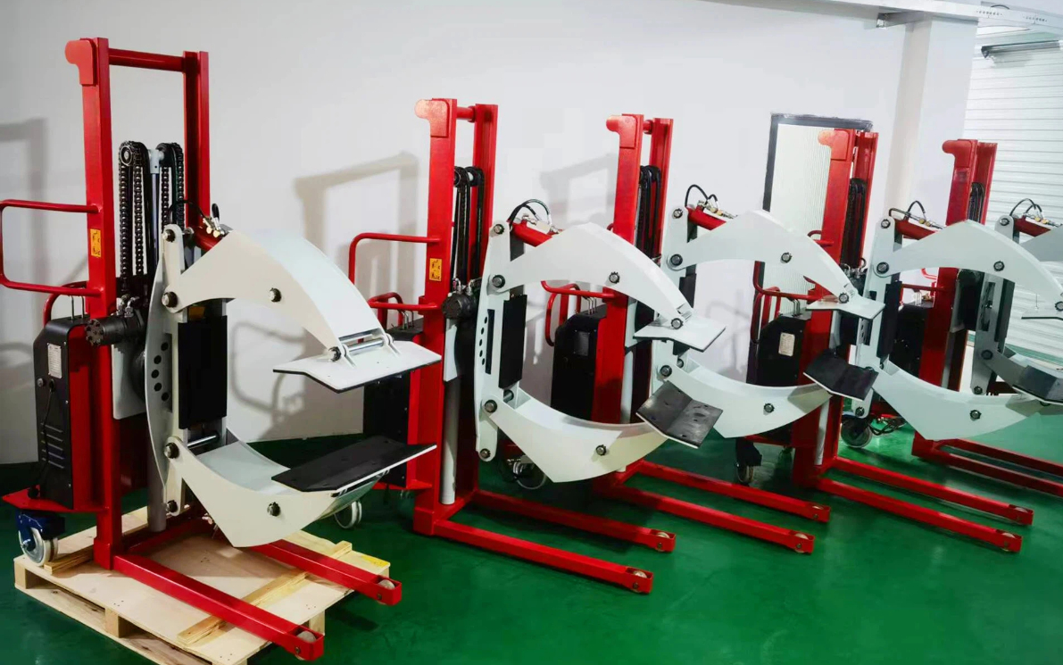 Close-up of a 500kg capacity semi-electric roll handling lifter, demonstrating its 90-degree electric rotation and rubber-padded clamp for delicate materials.