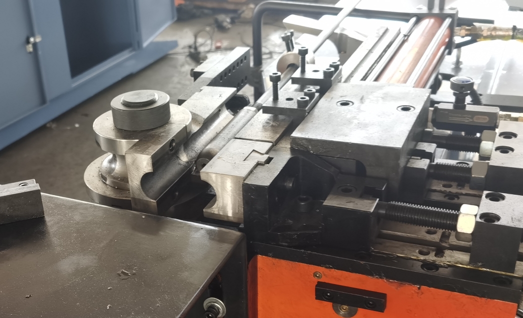 hydraulic tube bending machine clamping device