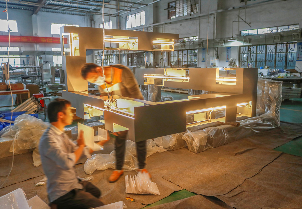 bespoke chandelier lighting,hospitality lighting,custom made