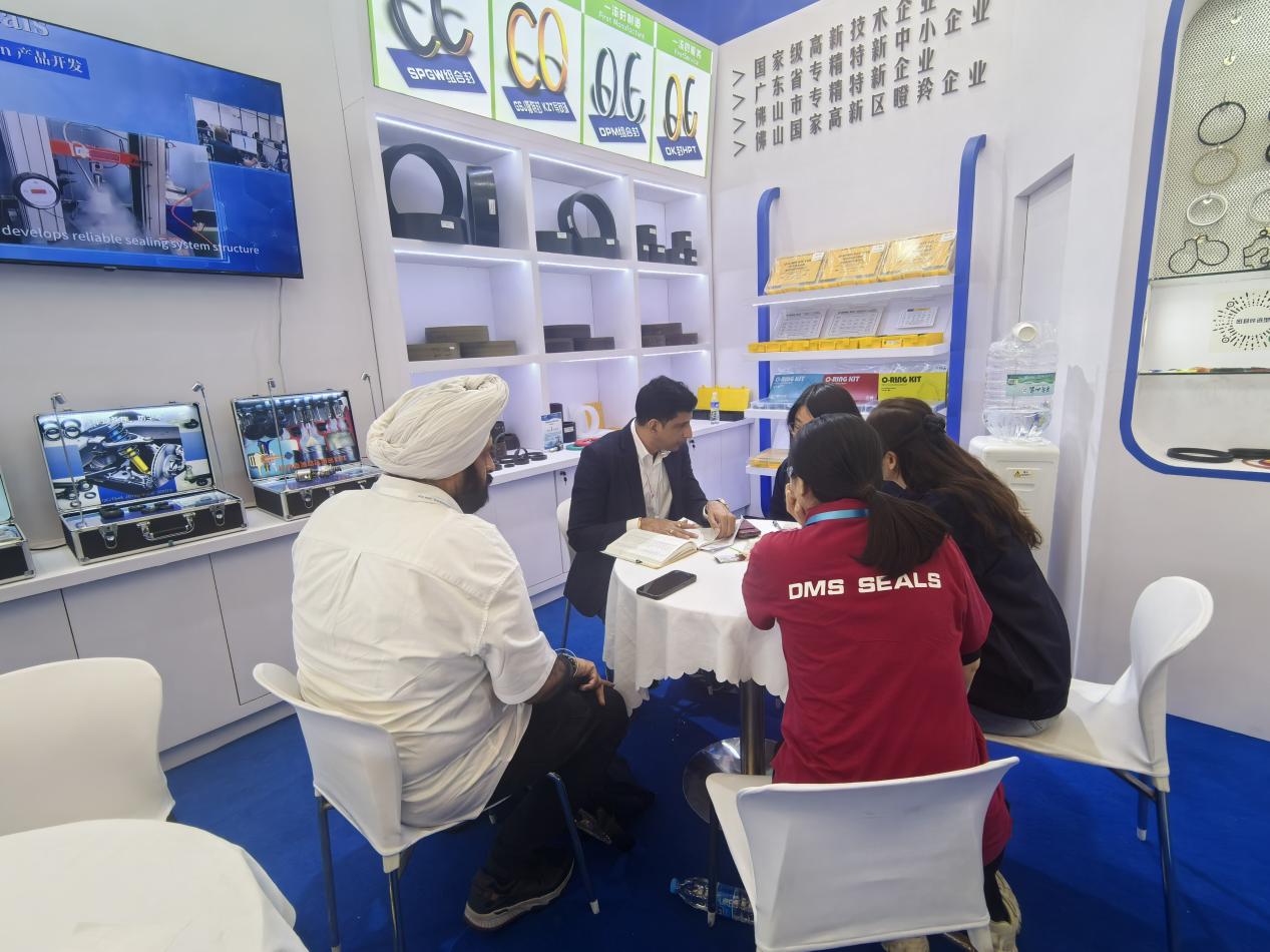 hydraulic oil seal