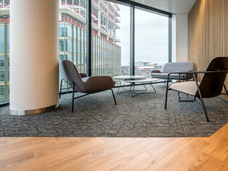 top quality pvc flooring roll tile vinyl,anti-slip,sound absorption and wear resistance,it also environmental friendly.