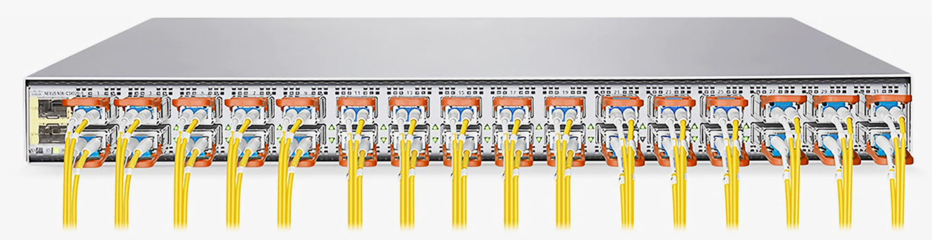 100g qsfp28 er4 optical module installed on carrier transmission switch with OS2 single mode fiber