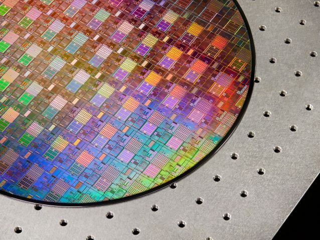 Business Adjustment of Chip Giants: Focusing on Core