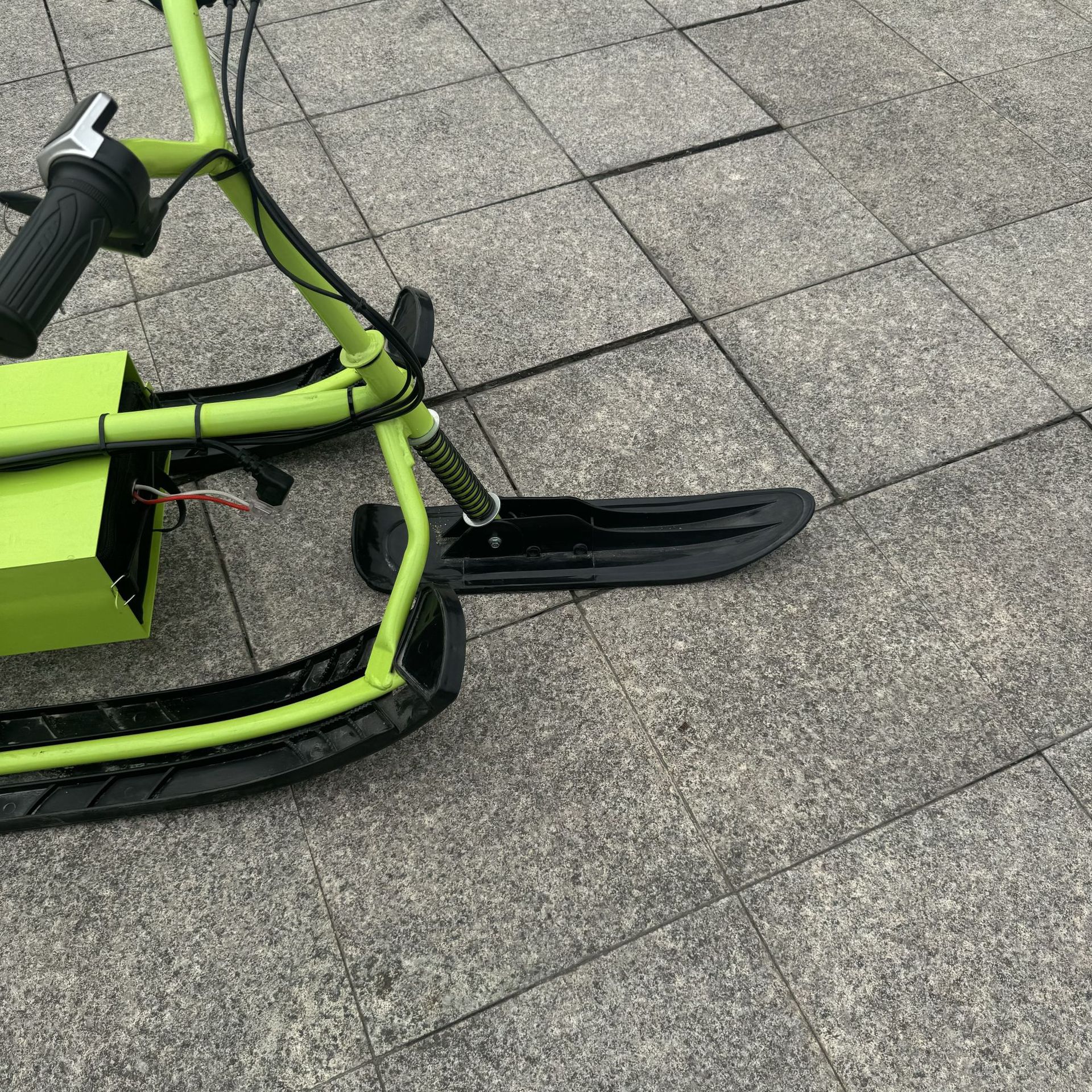 Eswing E12 electric scooter for snow