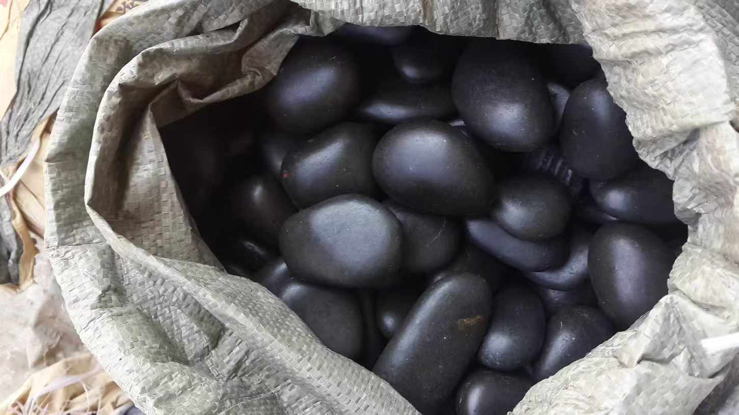 black landscape rock ,Polished black pebbles ,Black river rocks ,wholesale landscaping stones ,decorative black pebbles