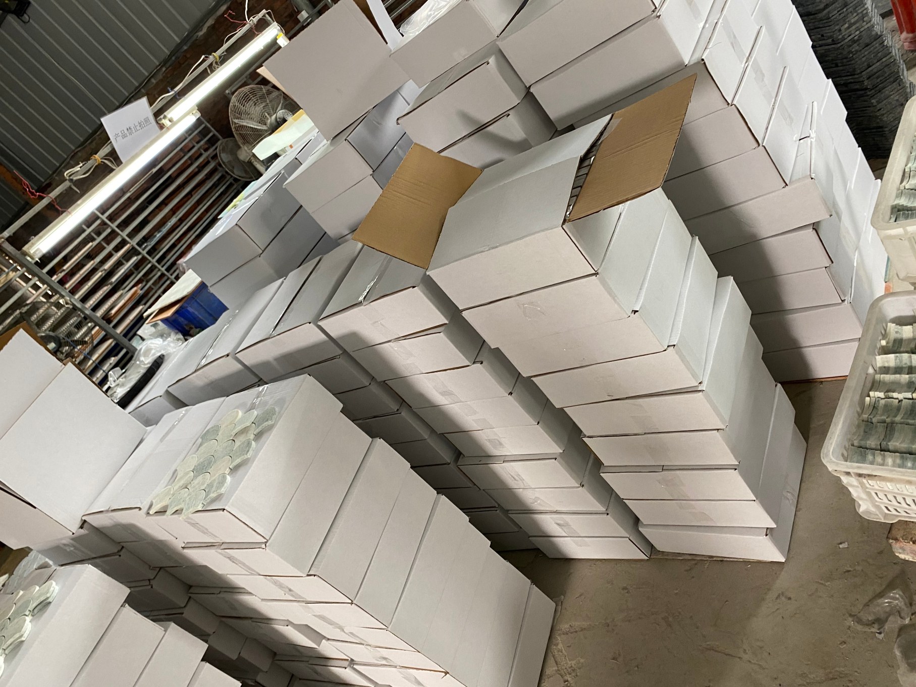 packing of Chenille White marble white wood vein marble mosaics