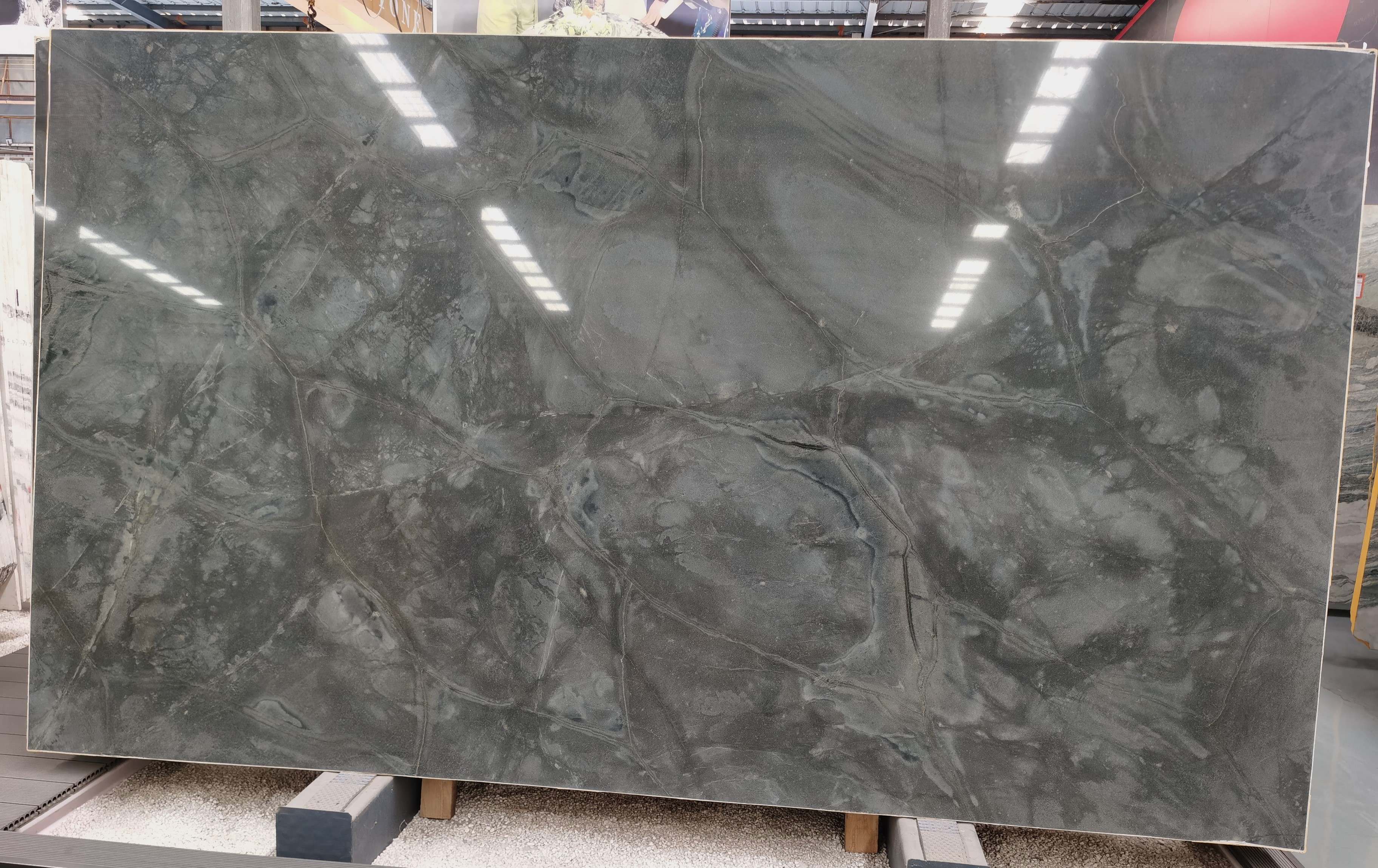 Nuvolato quartzite slab，grey slab with dark grey vein