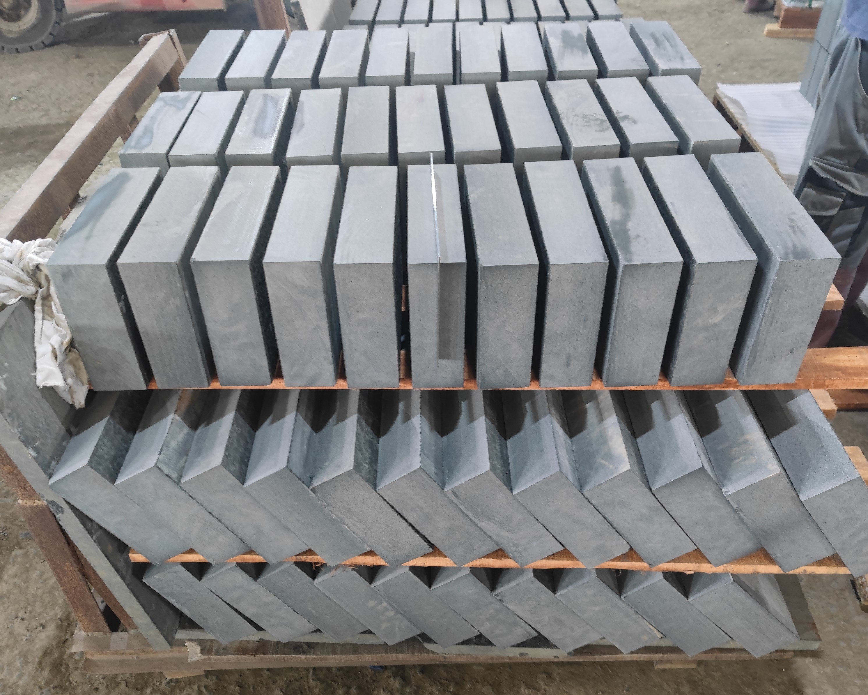 Vietnam Black Granite Stone Paver, black basalt stone,dark grey basalt