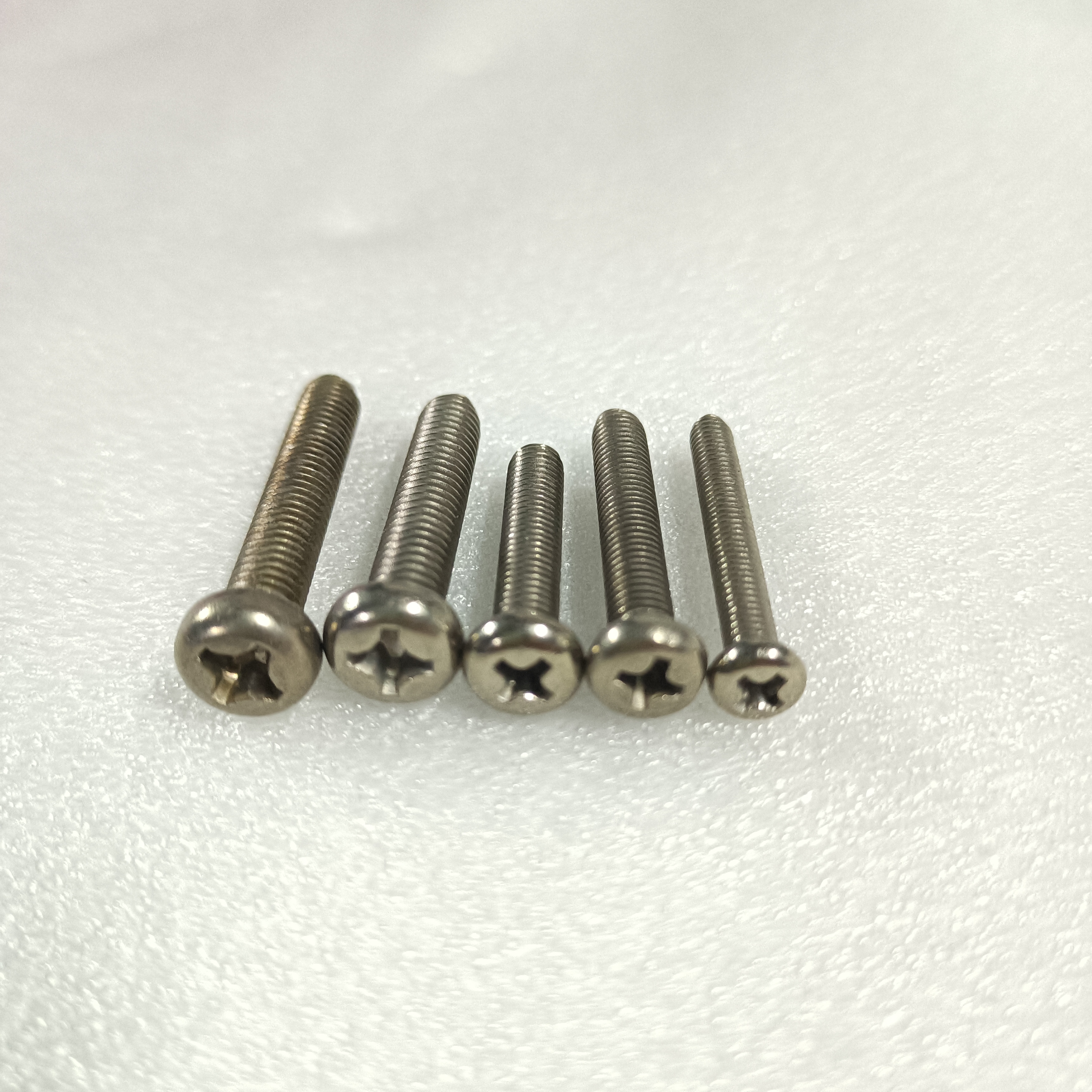 Round Head Phillips Titanium Screw