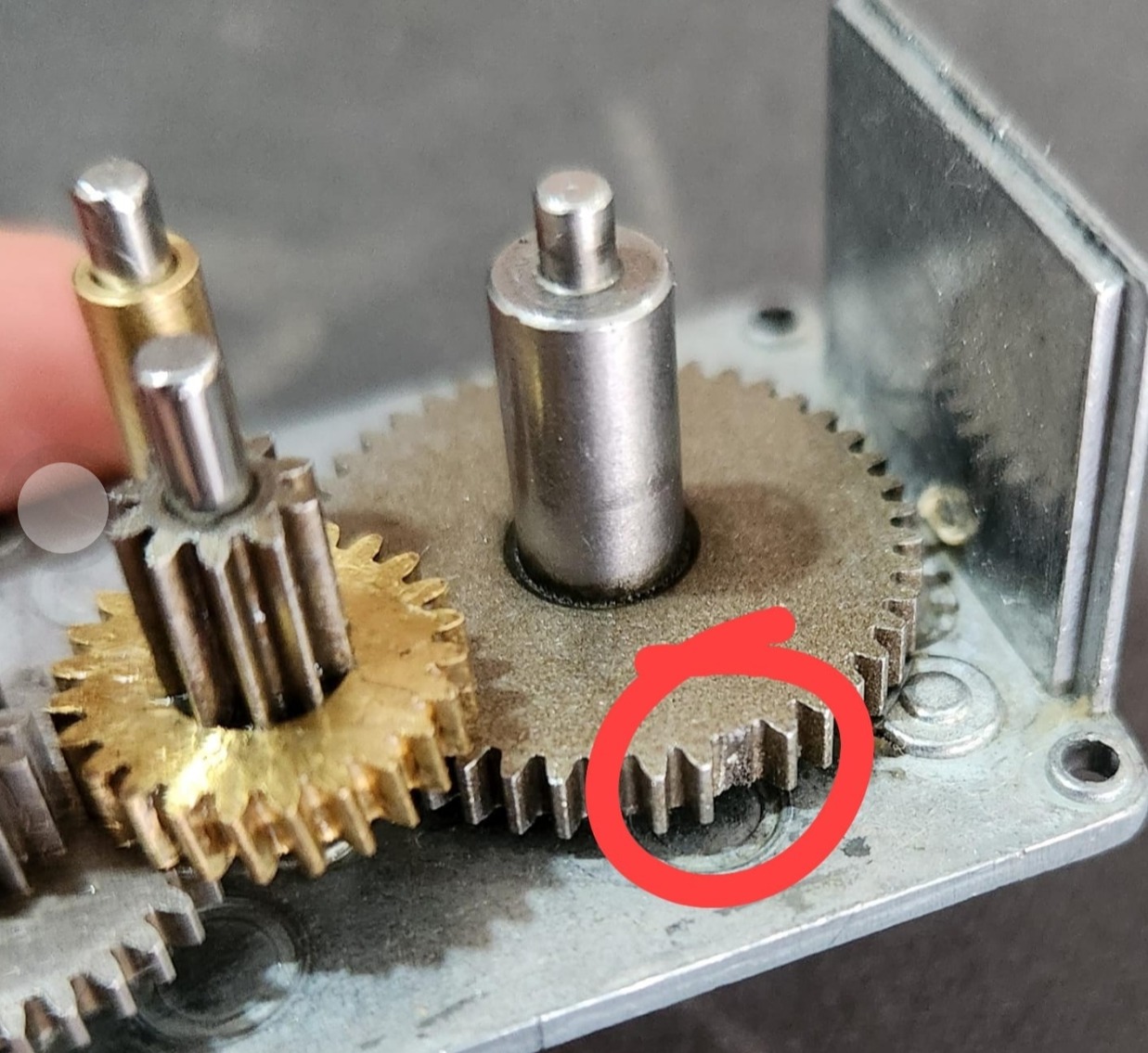 How to fix motor Broken gears