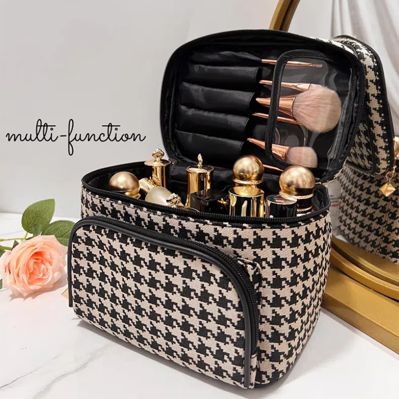 Large-capacity fashionable cosmetic bag