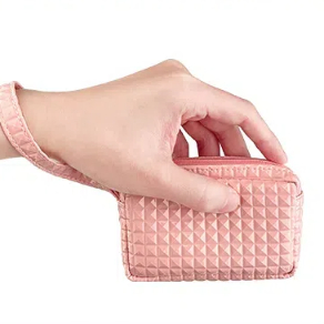 Fashionable Diamond Leather Zipper Bag