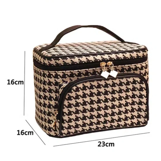 Large-capacity fashionable cosmetic bag