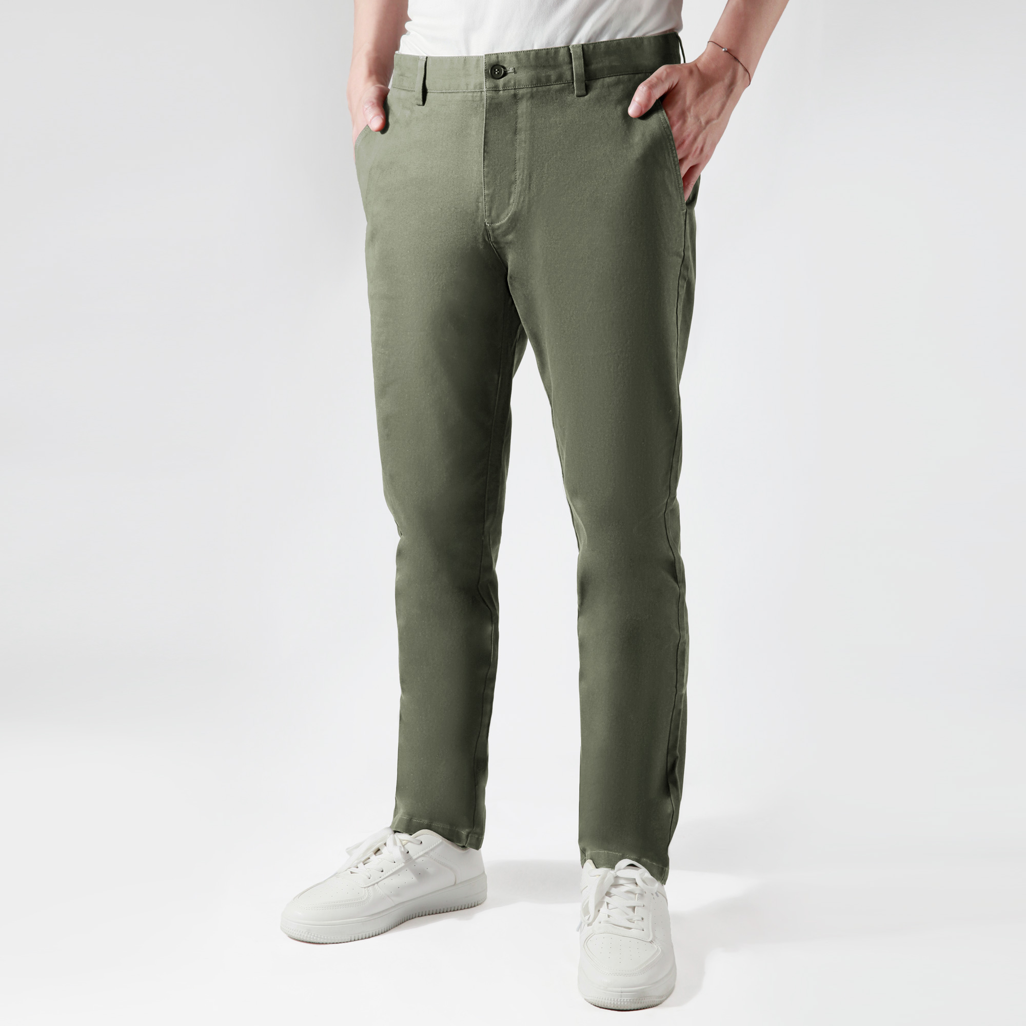 white tapered pants mens