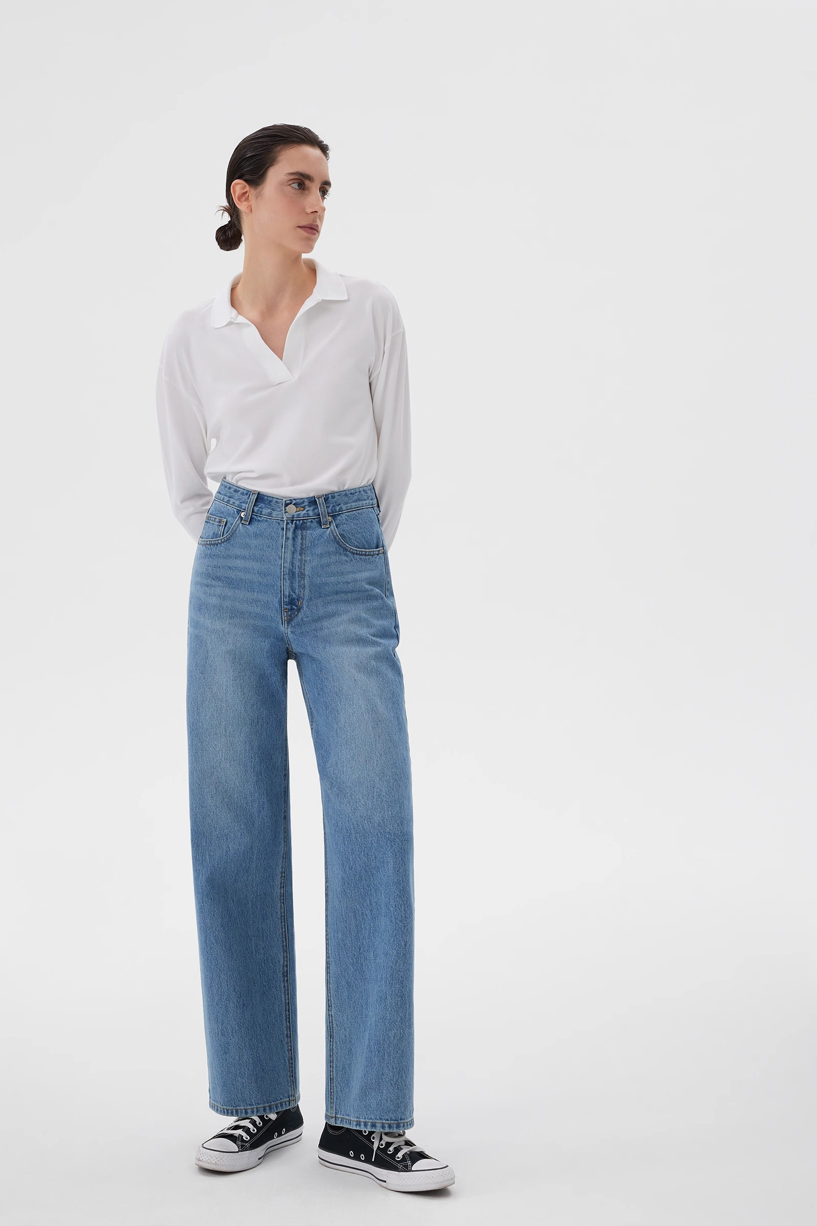 light blue wash high waist straight leg jeans