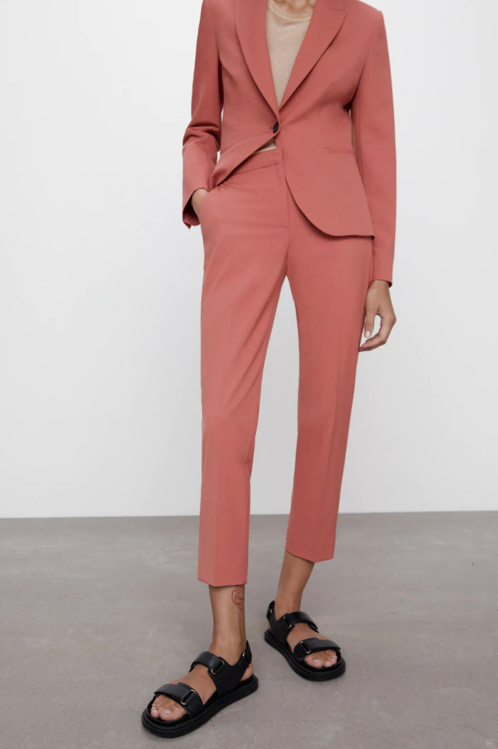 brown cropped trousers