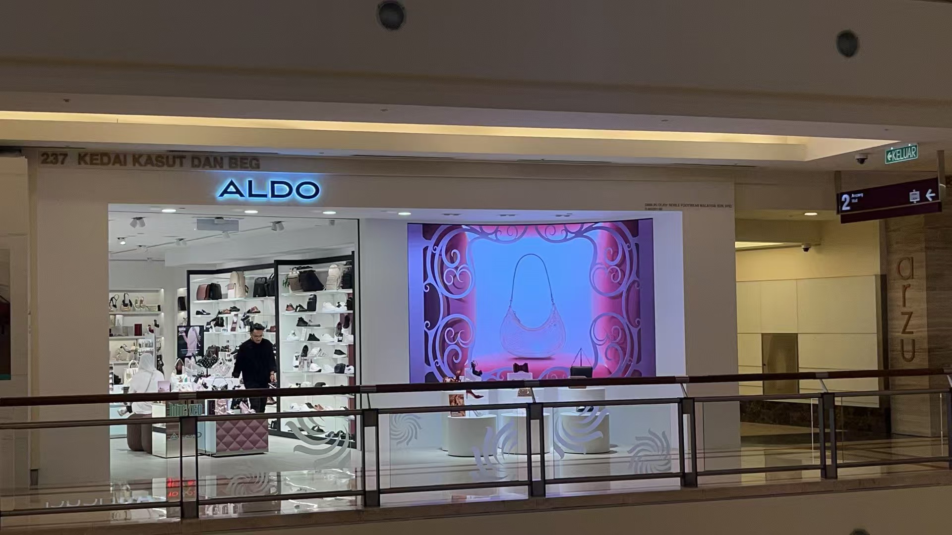indoor fixed led display for retail store