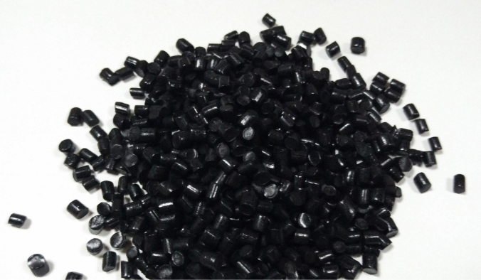 Plastic raw materials are high-molecular compounds from fossil fuels (petroleum, natural gas) or biomass, processed into resin pellets/powders for manufacturing diverse plastic products.