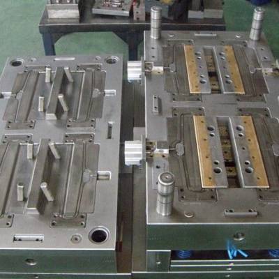 Simple molds are molds made with simplified designs and low - cost materials. They have a relatively simple structure, lower production efficiency and precision, and are often used in small - batch trial production or scenarios where the precision requirements are not high.