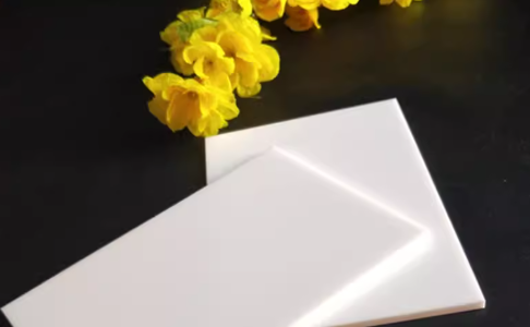 With high light transmittance and easy fabrication, white acrylic sheets shine in architectural glazing, lighting diffusers, blending functionality and crisp aesthetics.