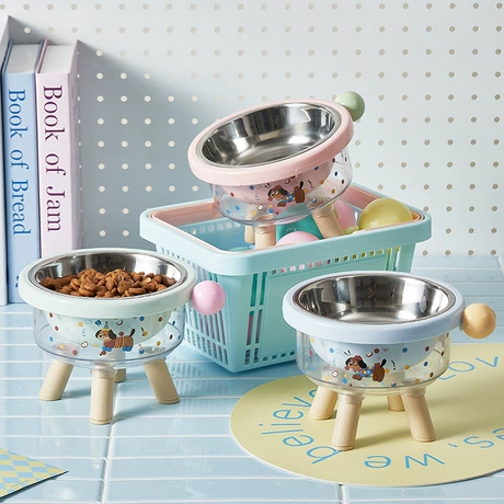 With a large-capacity food tank and anti-clogging delivery system, this pet feeder ensures stable food supply for cats and dogs, reducing the need for frequent refills and saving your time.