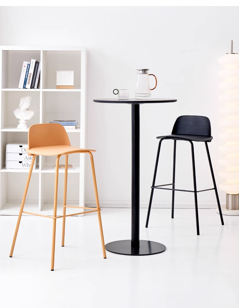 It is suitable for various occasions, including living rooms, bars, hotels, and restaurants.Luxury Bar Stools , Plastic Luxury Bar Stools, High Plastic Luxury Bar Stools
